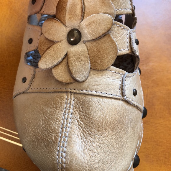 Turkish Tan genuine leather clogs. Size 6.5 - Picture 11 of 11